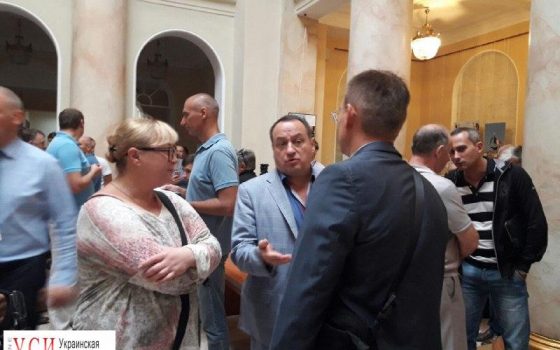 Отстраненный глава Киевской райадминистрации продолжает работать «фото»