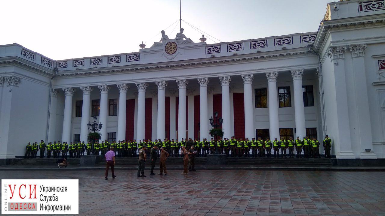 Мэрия Одессы в оцеплении: силовики ожидают массового митинга (фото) ОБНОВЛЕНО «фото»