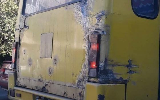 В Одессе маршрутки “ремонтируют” при помощи скотча (фотофакт) «фото»