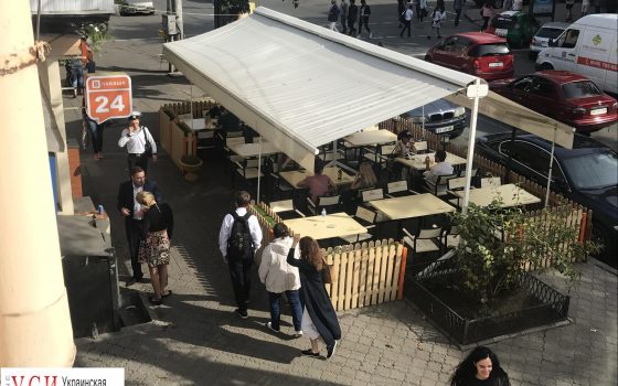 Жители центральной улицы Одессы стали заложниками кафе: они живут в зловонии и круглосуточном шуме «фото»