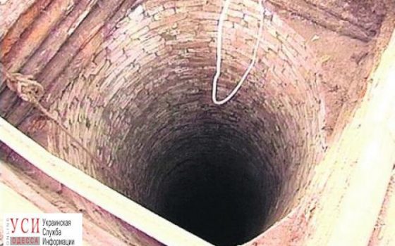 Пенсионер провалился в колодец во время его чистки «фото»