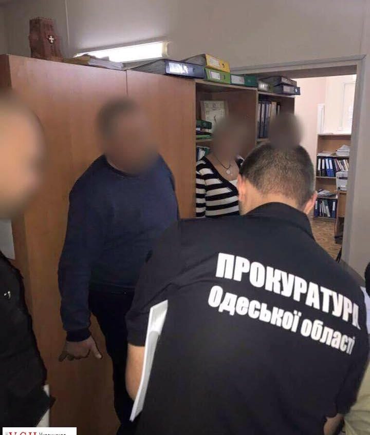 42 тысячи за перегруз: в Одессе сотрудник Укртрансбезпеки брал деньги с перевозчиков (фото) «фото»