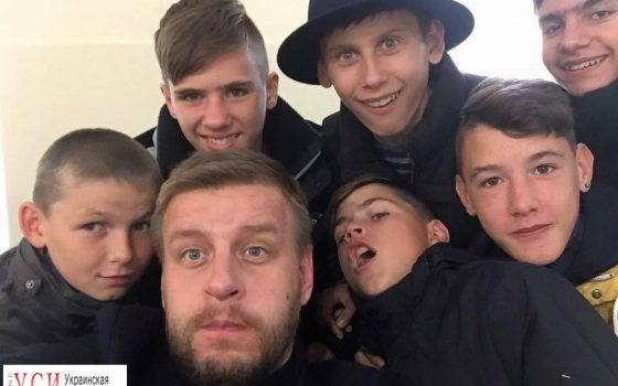 Для большинства чиновников дети из сиротских учреждений – просто цифры, планы на бумагах, – волонтер Артем Поланский usionline.com Для большинства чиновников дети из сиротских учреждений – просто цифры, планы на бумагах, – волонтер Артем Поланский «фото»