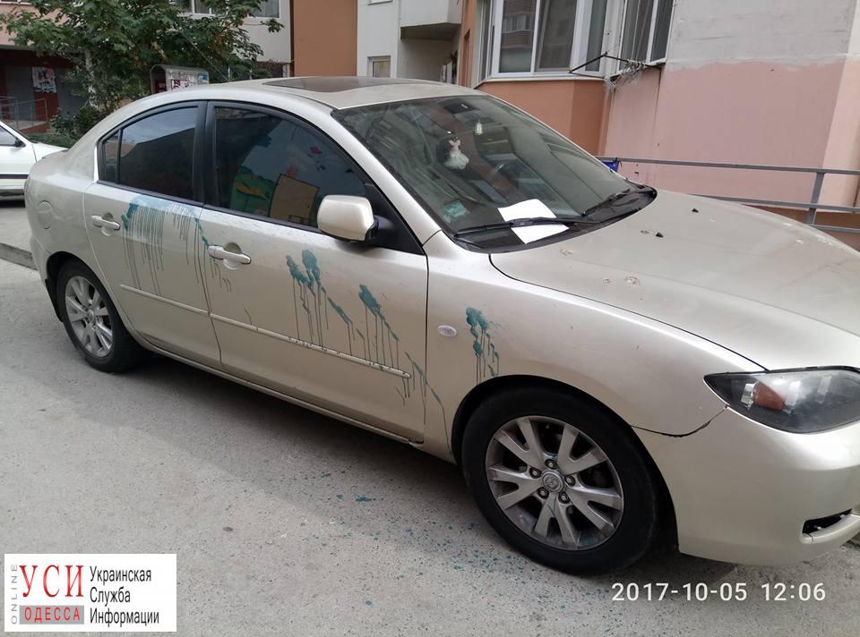 В Одессе машину автохама облили зеленкой (фотофакт) «фото»