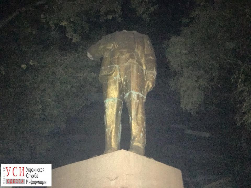 Активисты обезглавили последний памятник Ленину в Одесской области (фото) «фото»