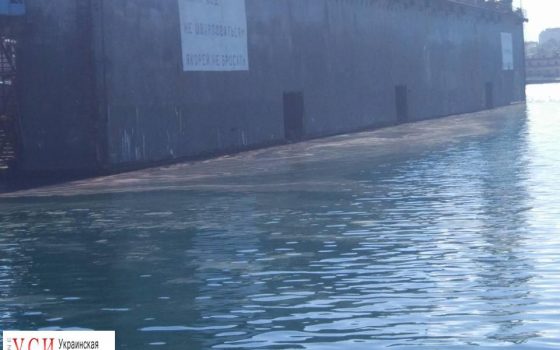 В Одесском порту допустили попадание краски в Черное море (фото, видео) «фото»