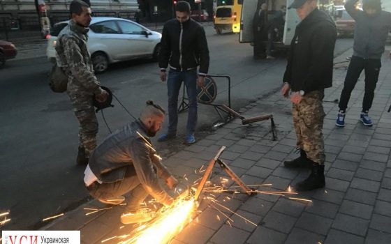В Одессе активисты срезали еще 60 юнипаркеров в центре города (фото) usionline.com В Одессе активисты срезали еще 60 юнипаркеров в центре города (фото) «фото»