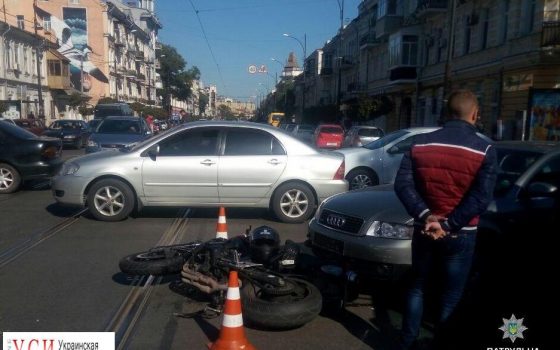 В центре Одессы сбили мотоциклиста: он в больнице (фото) usionline.com В центре Одессы сбили мотоциклиста: он в больнице (фото) «фото»
