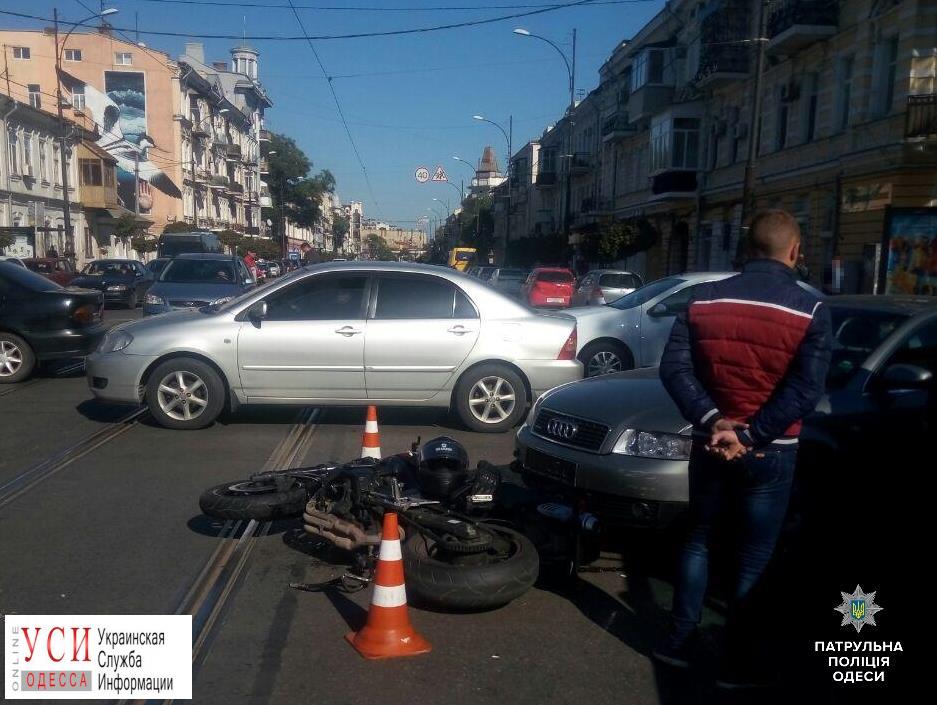 В центре Одессы сбили мотоциклиста: он в больнице (фото) «фото»
