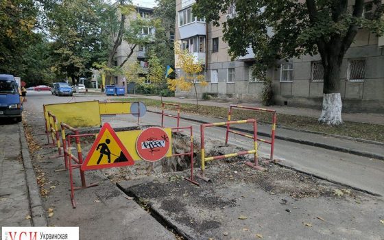 Начали и не закончили: на Черемушках коммунальщики забыли про вырытую яму (фотофакт) «фото»