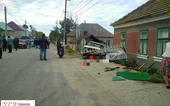 Пьяный водитель насмерть сбил трех бабушек на лавочке (фото) «фото»