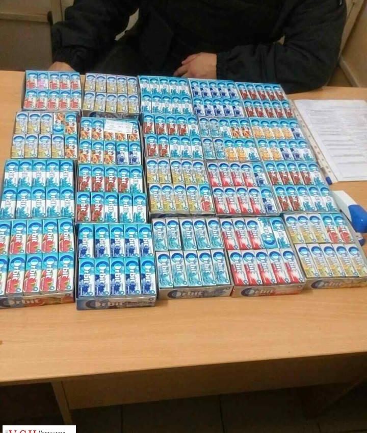 На Молдаванке мужчина украл из магазина 600 жвачек (фото) «фото»