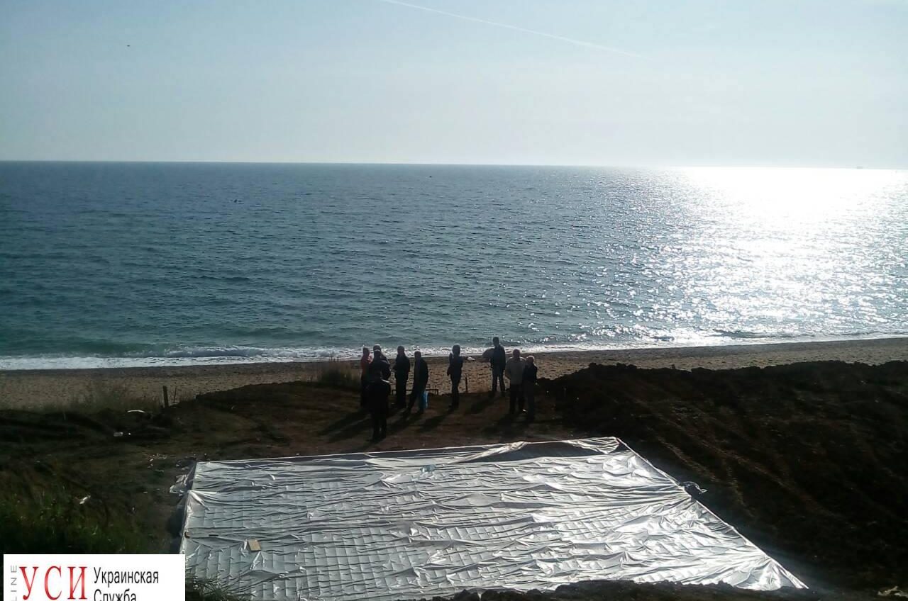 “Муниципалы” остановили стройку дома на склоне возле пляжа в Черноморке (фото) «фото»