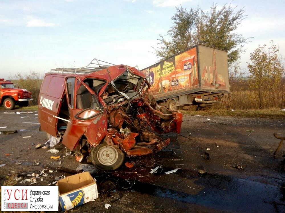 Под Одессой столкнулись три грузовика: есть погибший (фото) «фото»
