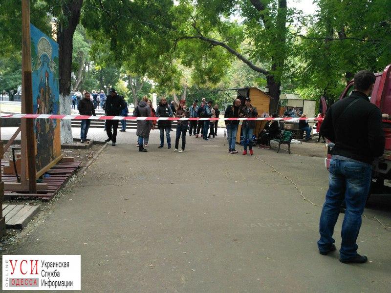 Одесситы против коммунальщиков: в Старобазарном сквере демонтируют веревочный парк (фоторепортаж) ОБНОВЛЕНО «фото»