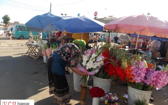Полицейские рейды на стихийном рынке возле Новощепного ряда: торговцы обещают продолжать “внаглую стоять” (видео) usionline.com Полицейские рейды на стихийном рынке возле Новощепного ряда: торговцы обещают продолжать “внаглую стоять” (видео) «фото»