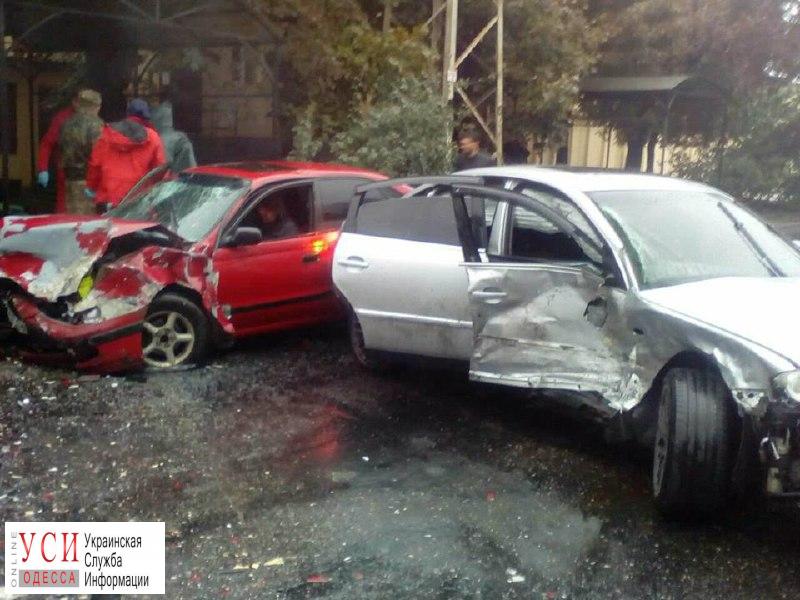 Смертельное ДТП в Одессе: на Краснова столкнулись две иномарки (фото) «фото»