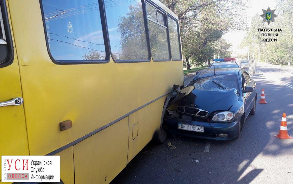 На поселке Котовского маршрутка попала в аварию: есть пострадавшие (фото) «фото»