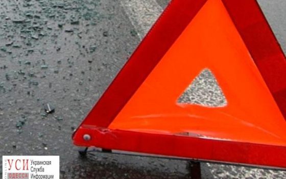 “Mercedes” влетел в остановку на Таирова (фото) usionline.com “Mercedes” влетел в остановку на Таирова (фото) «фото»
