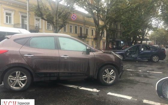 ДТП в центре Одессы: двух пострадавших увезли в больницу (фото) «фото»