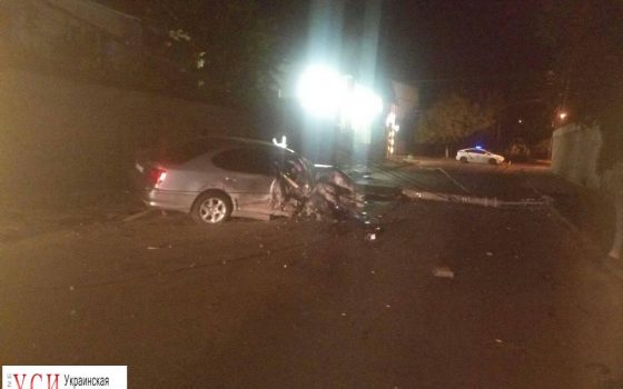 Водитель “Lexus” разбил машину о столб в Одессе (фото) usionline.com Водитель “Lexus” разбил машину о столб в Одессе (фото) «фото»