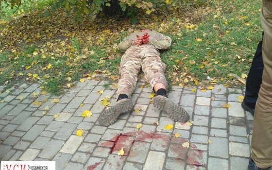 Драка в парке Шевченко: охранники ларька побили троих пьяных активистов (фото) usionline.com Драка в парке Шевченко: охранники ларька побили троих пьяных активистов (фото) «фото»