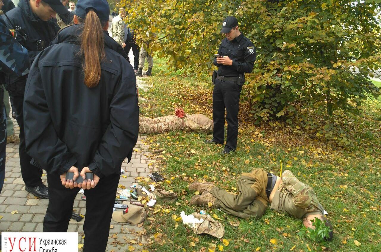 Полиция: устроившие драку в парке Шевченко активисты оказались простыми пьяницами «фото»