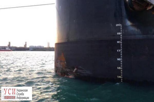 Огромный балкер протаранил порт “Южный”: есть повреждения (фото) «фото»
