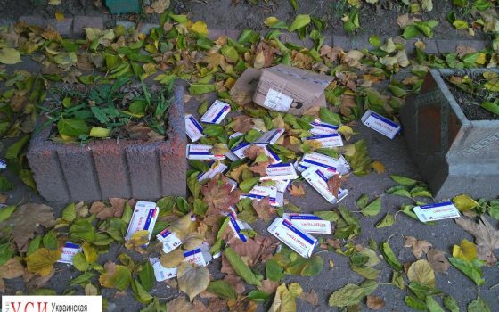 В спальном районе Одессы появилась свалка упаковок аптечных наркотиков (фотофакт) «фото»
