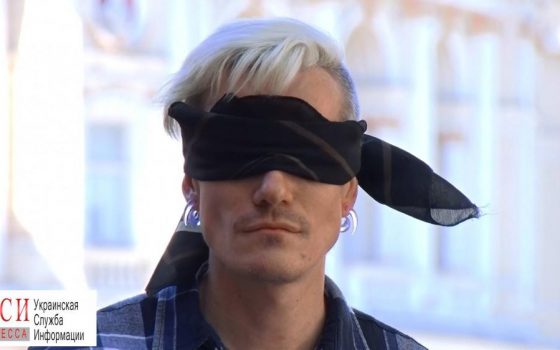 После нападения на себя и своего партнера ЛГБТ-активист из Одессы покинул страну «фото»