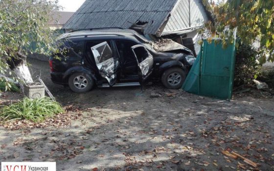 В Одесской области внедорожник протаранил жилой дом: двое пострадавших (фото) «фото»