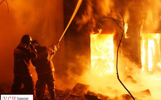 Пожар в Одесской области: уничтожен дом и машина «фото»