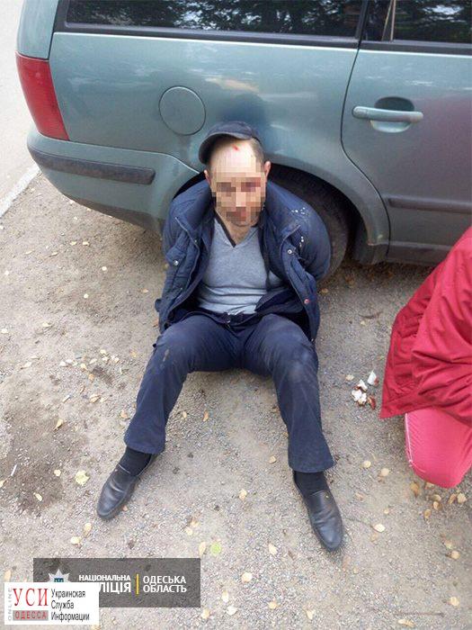 На Таирова задержали банду квартирных воров-“носочников”(фото) «фото»