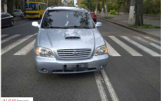 На Пироговской военные сбили девушку на “зебре” (фото) «фото»