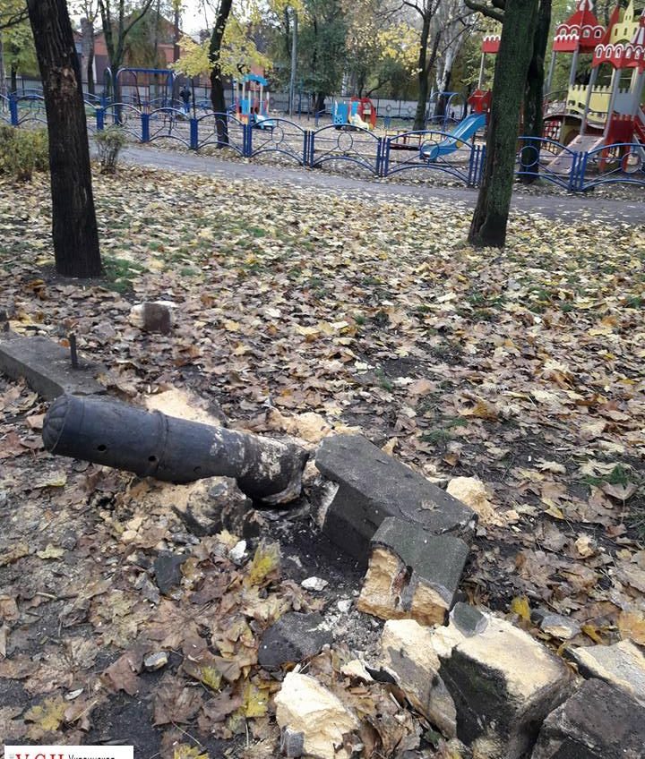 В Одессе разрушают забор, переживший Вторую мировую (фото) «фото»