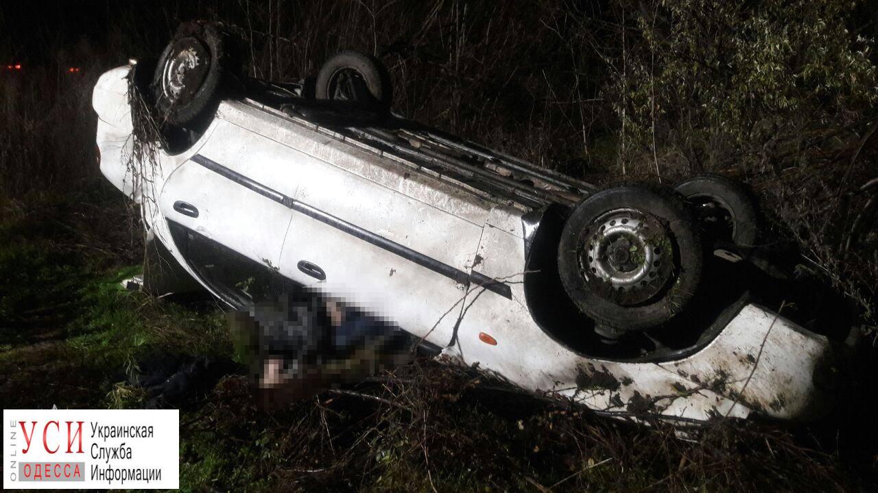 На шоссе в Одесской области перевернулась машина: водитель погиб (фото) «фото»