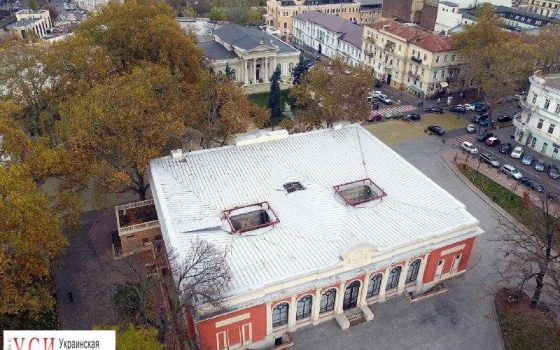 Одесса: разрушенное здание Английского клуба к зиме осталось с огромными дырами в крыше (фото) «фото»