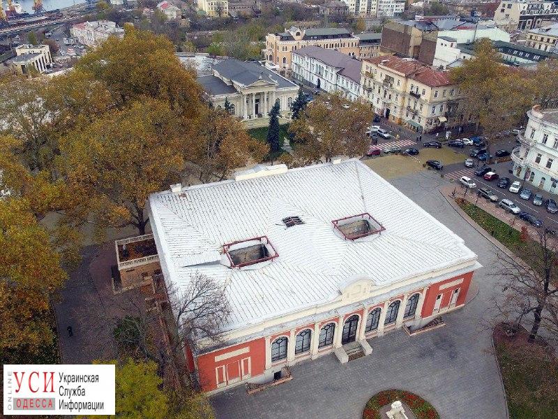 Одесса: разрушенное здание Английского клуба к зиме осталось с огромными дырами в крыше (фото) «фото»