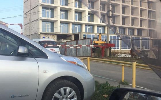 В Черноморске “скорая” не смогла оказать помощь из-за шлагбаума (фото) «фото»