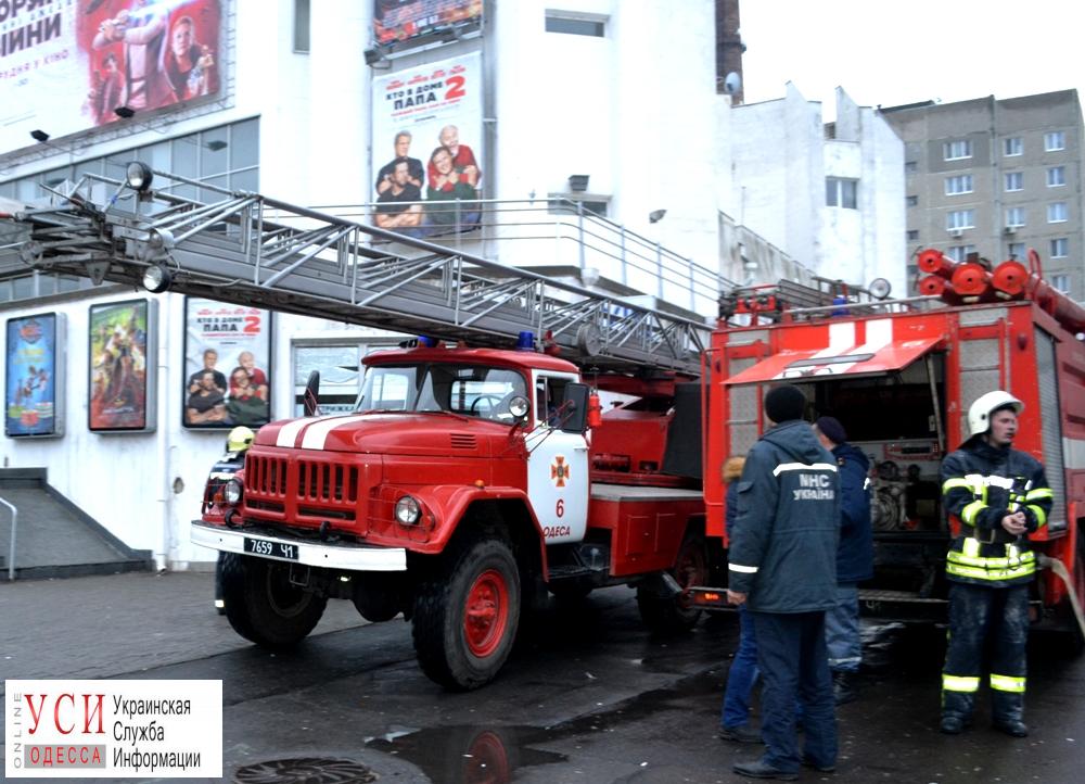 На Таирова горел торговый центр (фото) «фото»