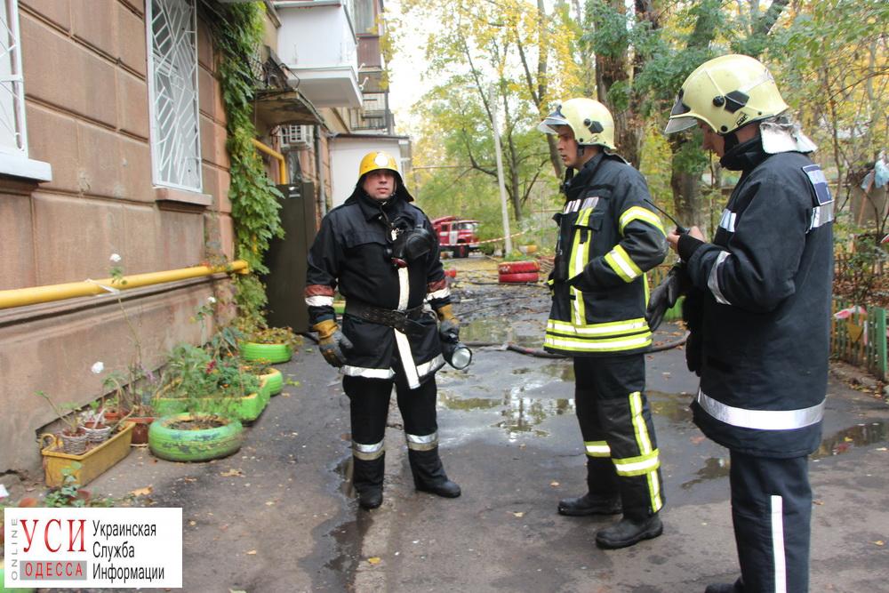 Одесса: спасатели вытащили двух людей из огня (фото) «фото»