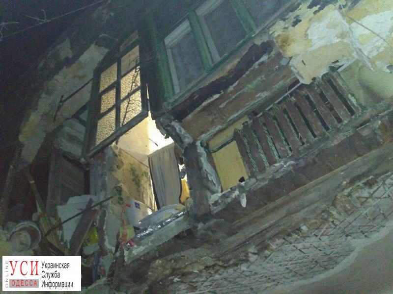 В Одессе обвалился жилой дом: жильцов пришлось эвакуировать (фото) «фото»