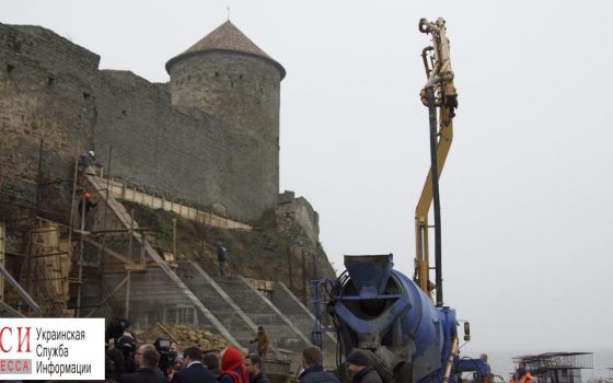 Губернатор поставил ультиматум подрядчикам укрепить сползающую стену Аккерманской крепости до начала зимы «фото»