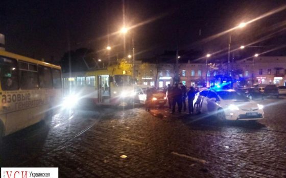 На Тираспольской площади травмай протаранил иномарку (фото) «фото»