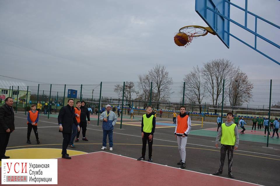 В Доброславе открыли обновленный спортивно-оздоровительный комплекс с уличными тренажерами (фото) «фото»