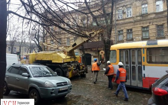 На Нежинской трамвай сошел с рельсов (фото) «фото»