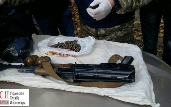 Правоохранители задержали мужчину, который уговаривал курсанта Одесской военной академии украсть и продать оружие (фото) «фото»