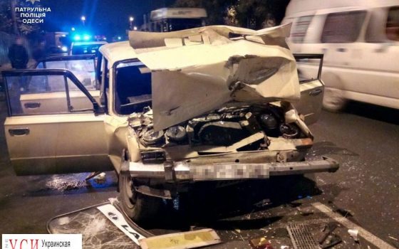 На поселке Котовского ВАЗ протаранил грузовик: двое пострадавших (фото) «фото»