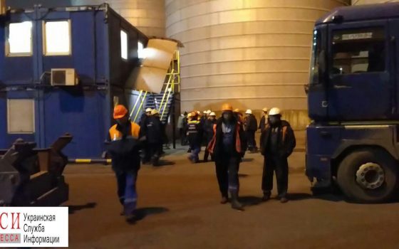 В Одесском порту ищут взрывчатку: людей эвакуировали с причала (фото) «фото»