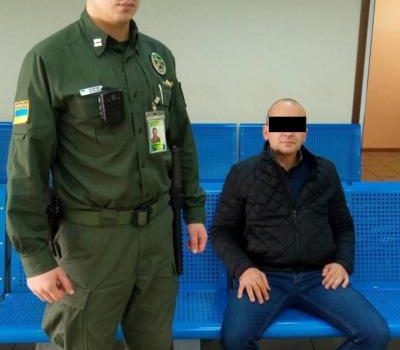 В одесском аэропорту задержали иностранца с двумя недействительными паспортами Украины «фото»